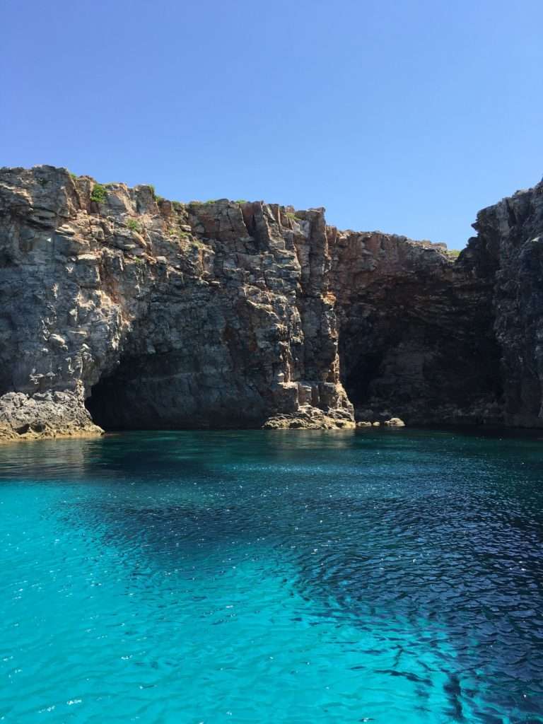 mar de menorca un rincon famoso por los Menorquines sa Amarador situado en Ciutadella