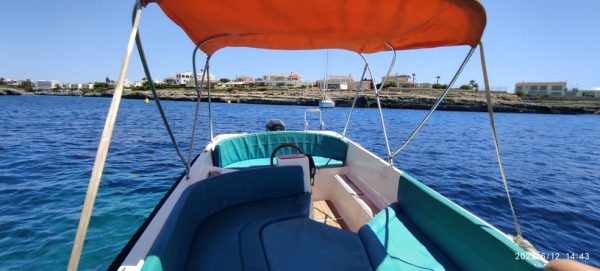 barco sin licencia de alquiler en ciutadella de menorca