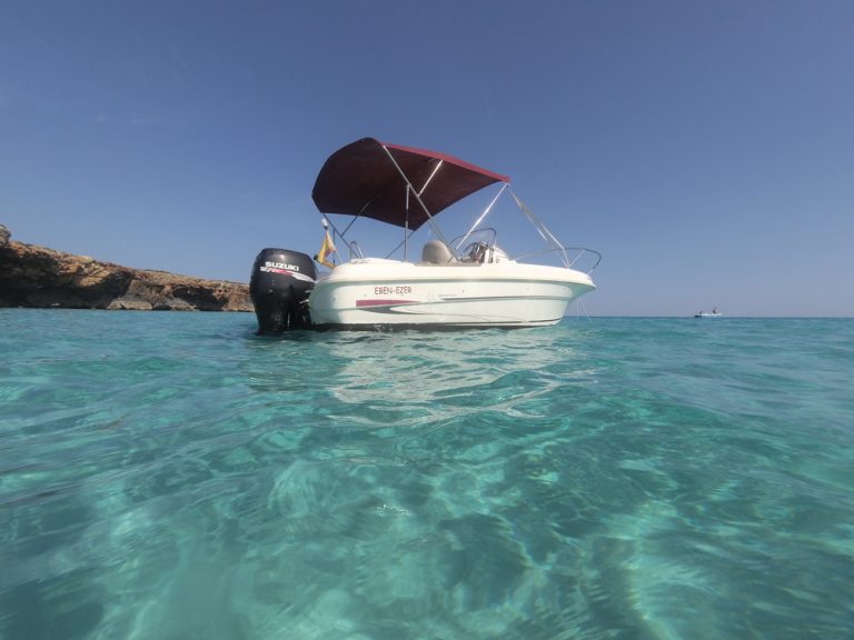 Menorca en lancha alquiler de embarcaciones con y sin licencia