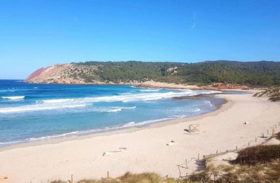Playa muy bonita de Algaiarens Menorca Mejor playa del norte de Menorca
